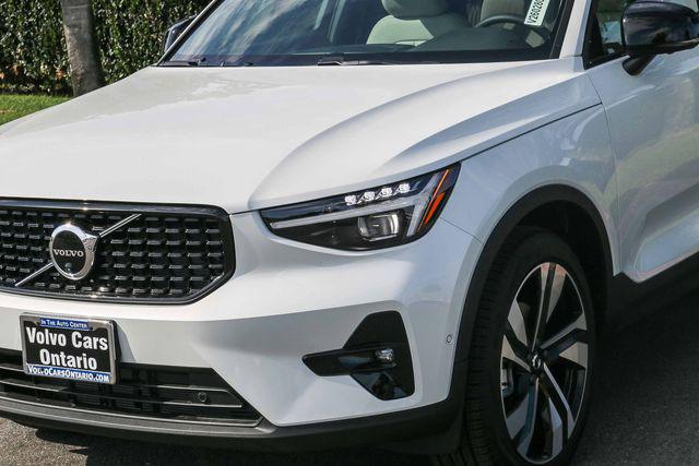 2026 Volvo XC40 Plus, B4 FWD Gas (mild hybrid), Dark