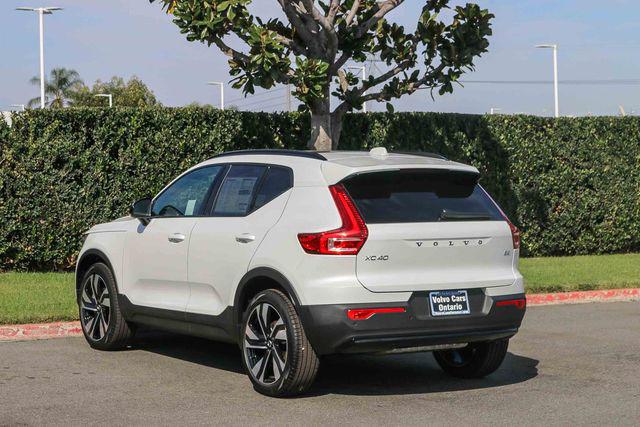 2026 Volvo XC40 Plus, B4 FWD Gas (mild hybrid), Dark