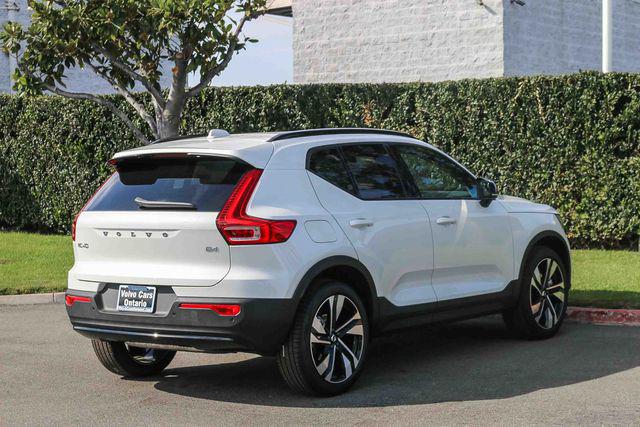 2026 Volvo XC40 Plus, B4 FWD Gas (mild hybrid), Dark