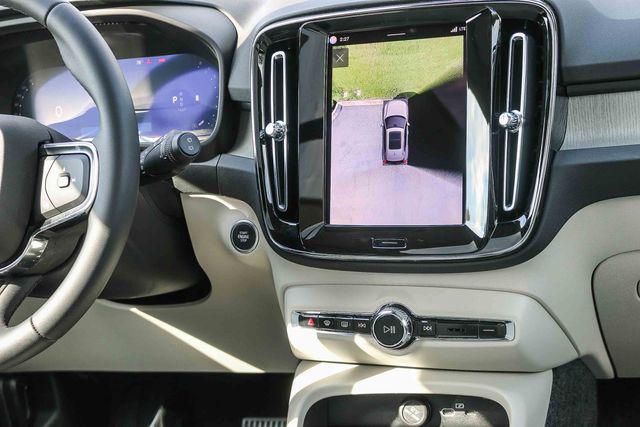 2026 Volvo XC40 Plus, B4 FWD Gas (mild hybrid), Dark