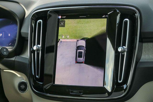 2026 Volvo XC40 Plus, B4 FWD Gas (mild hybrid), Dark