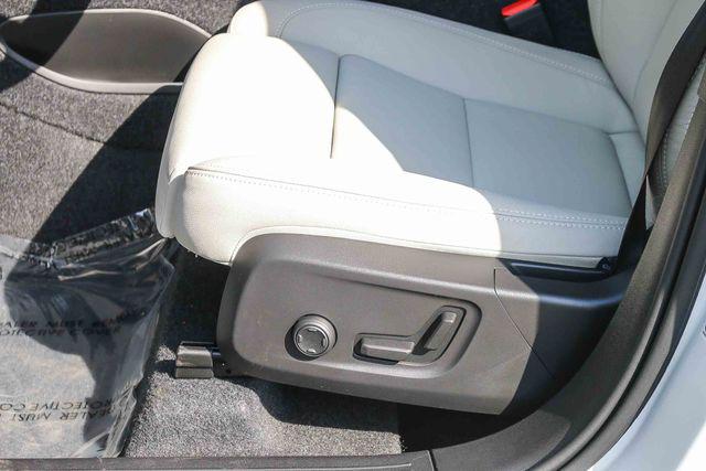 2026 Volvo XC40 Plus, B4 FWD Gas (mild hybrid), Dark