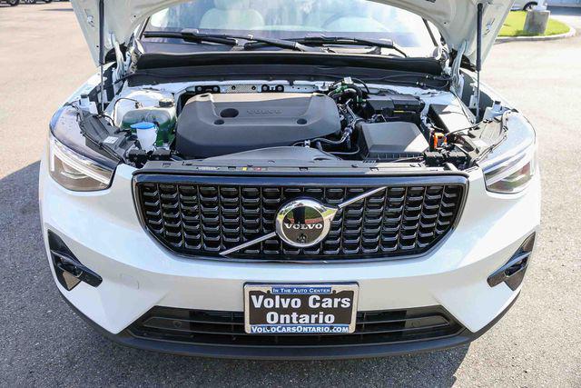2026 Volvo XC40 Plus, B4 FWD Gas (mild hybrid), Dark
