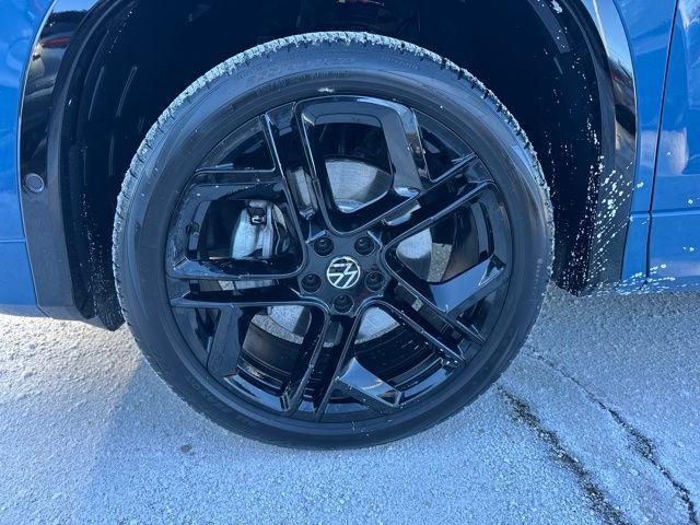 2025 Volkswagen Tiguan 2.0T SE R-Line Black