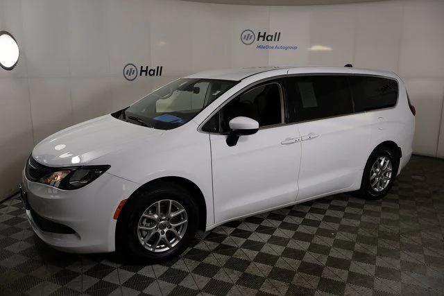 2023 Chrysler Voyager LX