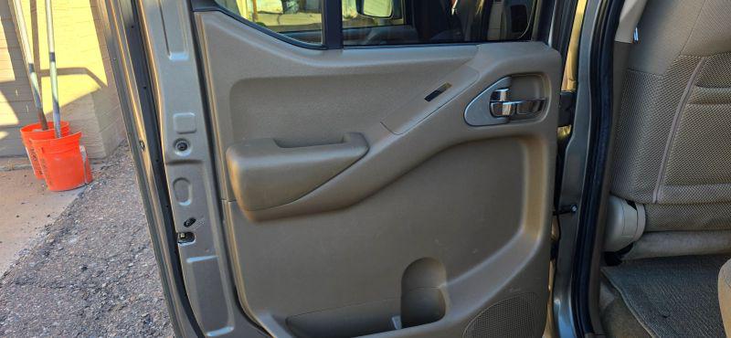 2005 Nissan Frontier LE