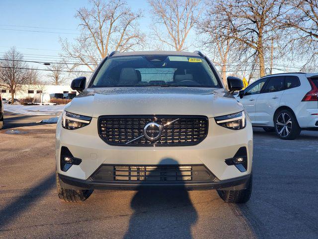 2026 Volvo XC40 Plus, B5 AWD Gas (mild hybrid), Dark