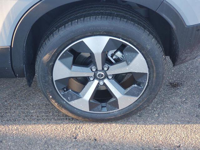 2026 Volvo XC40 Plus, B5 AWD Gas (mild hybrid), Dark