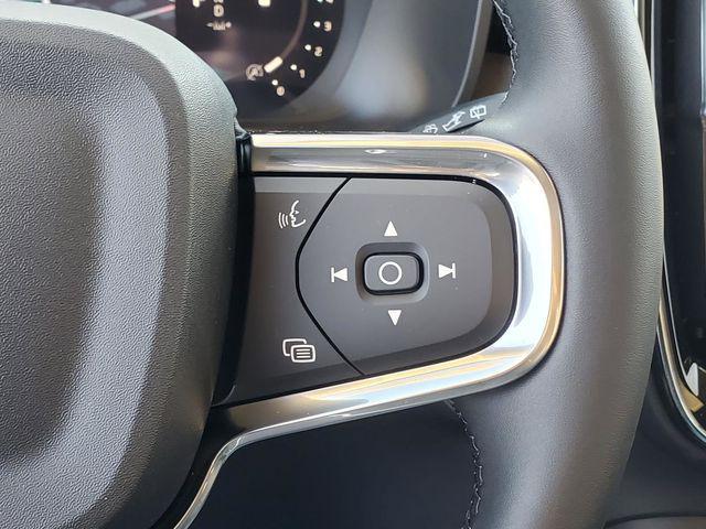 2026 Volvo XC40 Plus, B5 AWD Gas (mild hybrid), Dark