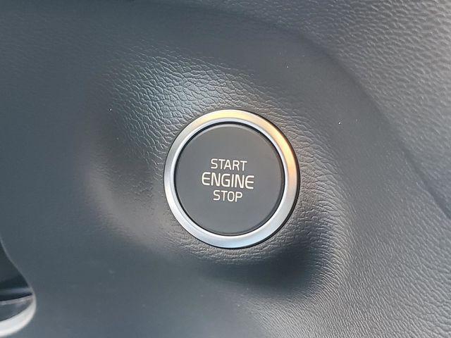2026 Volvo XC40 Plus, B5 AWD Gas (mild hybrid), Dark