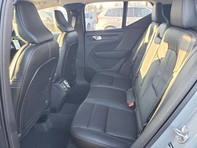 2026 Volvo XC40 Plus, B5 AWD Gas (mild hybrid), Dark