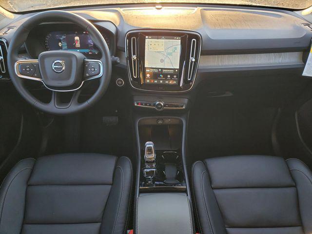 2026 Volvo XC40 Plus, B5 AWD Gas (mild hybrid), Dark