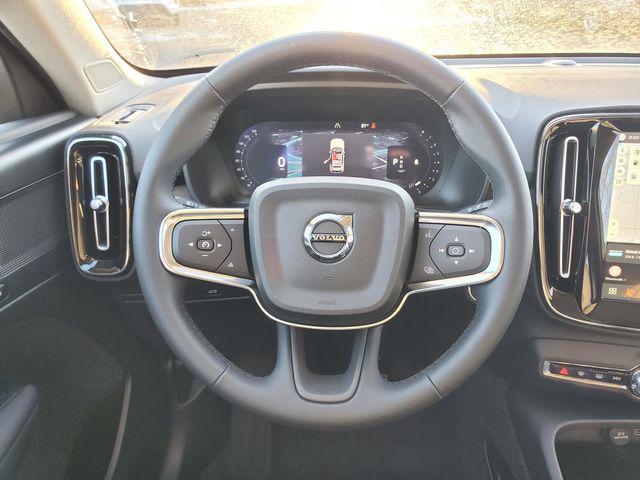 2026 Volvo XC40 Plus, B5 AWD Gas (mild hybrid), Dark