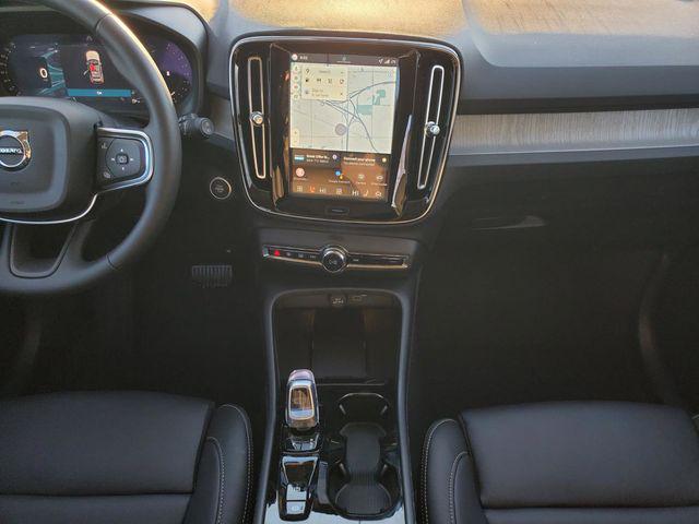 2026 Volvo XC40 Plus, B5 AWD Gas (mild hybrid), Dark