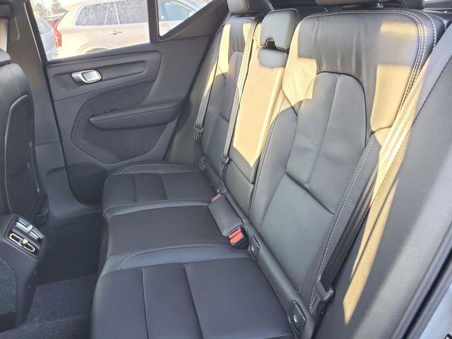 2026 Volvo XC40 Plus, B5 AWD Gas (mild hybrid), Dark