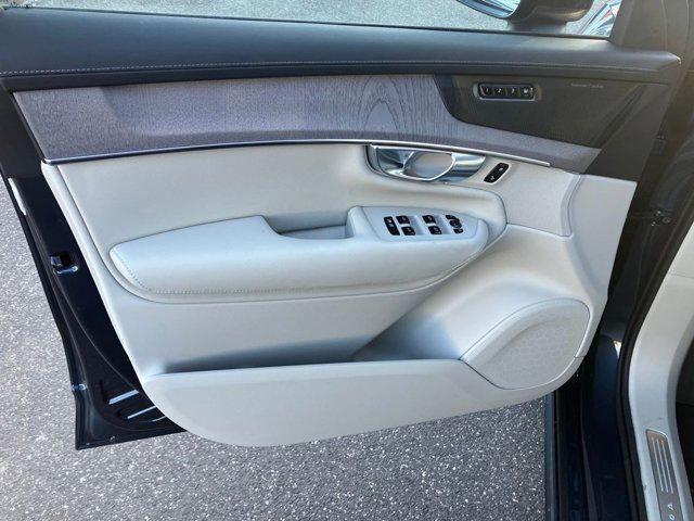 2026 Volvo XC90 Ultra Dark Theme, B6 AWD Gas (mild hybrid), Gasoline, 6 Seats