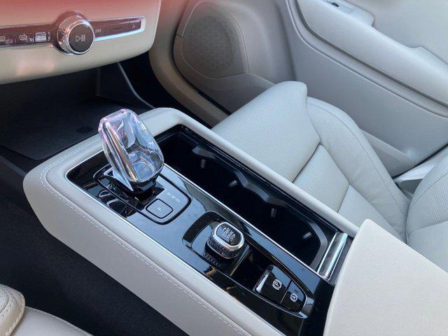 2026 Volvo XC90 Ultra Dark Theme, B6 AWD Gas (mild hybrid), Gasoline, 6 Seats