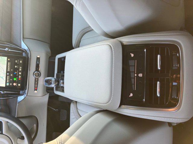 2026 Volvo XC90 Ultra Dark Theme, B6 AWD Gas (mild hybrid), Gasoline, 6 Seats