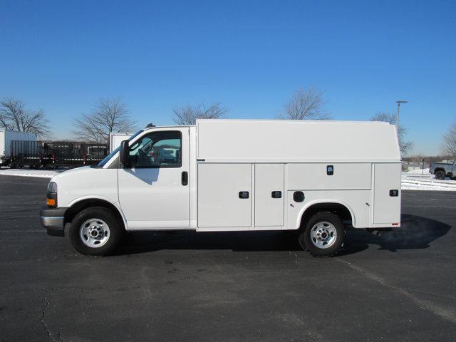 2025 GMC Savana Cutaway Work Van