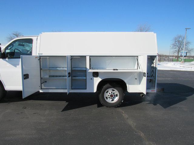 2025 GMC Savana Cutaway Work Van