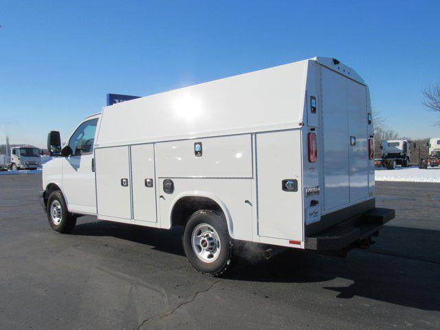 2025 GMC Savana Cutaway Work Van