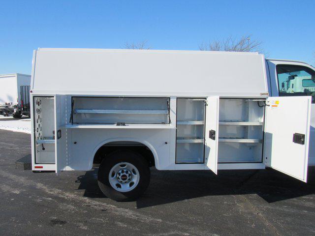 2025 GMC Savana Cutaway Work Van