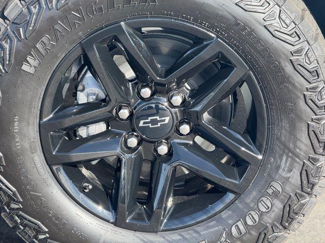 2026 Chevrolet Silverado 1500 4WD Crew Cab Short Bed Custom Trail Boss