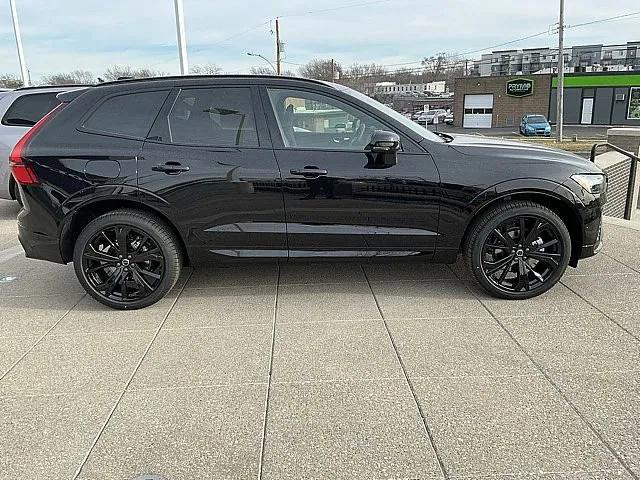 2026 Volvo XC60 B5 Ultra Black Edition