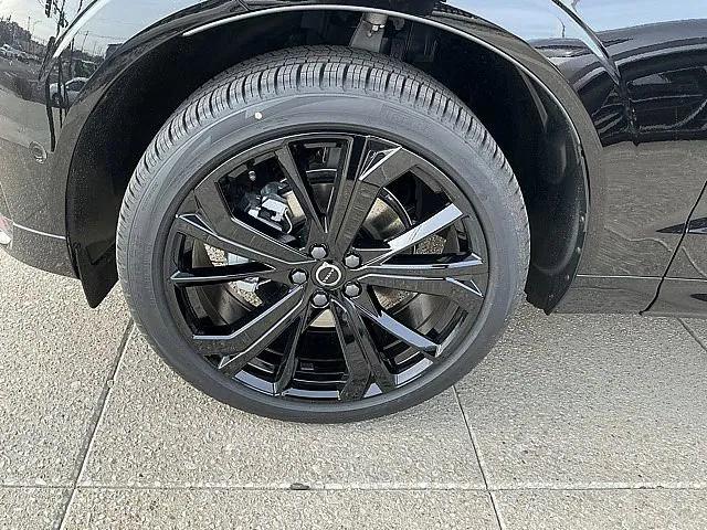 2026 Volvo XC60 B5 Ultra Black Edition