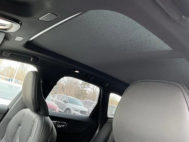 2026 Volvo XC60 B5 Ultra Black Edition