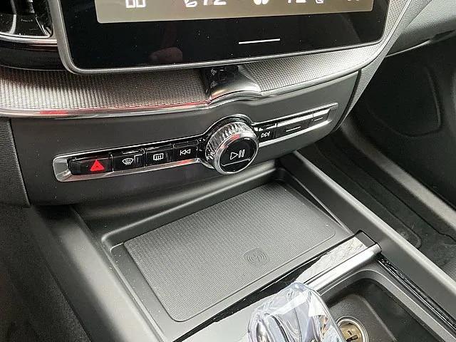 2026 Volvo XC60 B5 Ultra Black Edition
