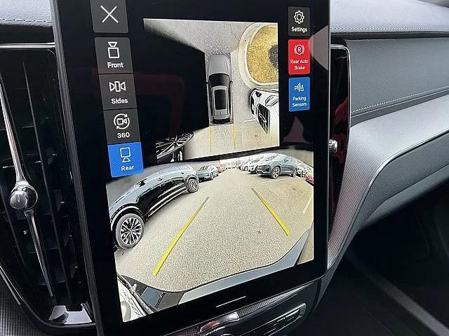 2026 Volvo XC60 B5 Ultra Black Edition
