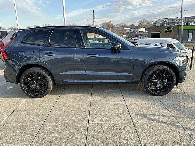 2026 Volvo XC60 B5 Ultra Black Edition