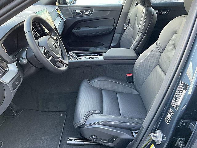 2026 Volvo XC60 B5 Ultra Black Edition