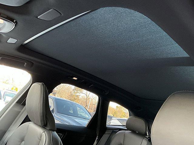 2026 Volvo XC60 B5 Ultra Black Edition