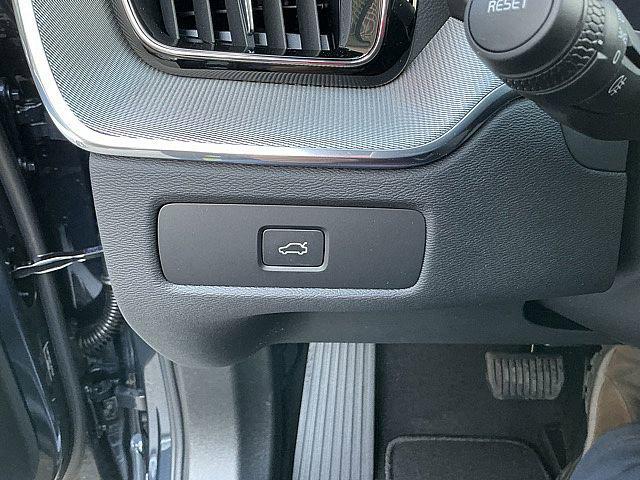 2026 Volvo XC60 B5 Ultra Black Edition
