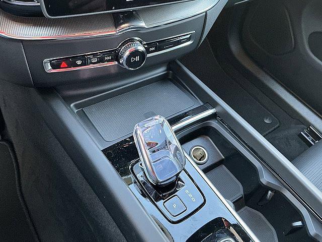 2026 Volvo XC60 B5 Ultra Black Edition