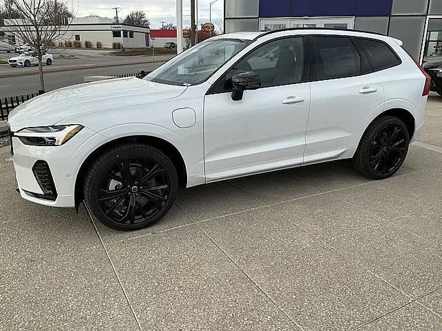 2026 Volvo XC60 Plug-In Hybrid Black Edition Ultra, T8 AWD Electric/Gasoline, Dark