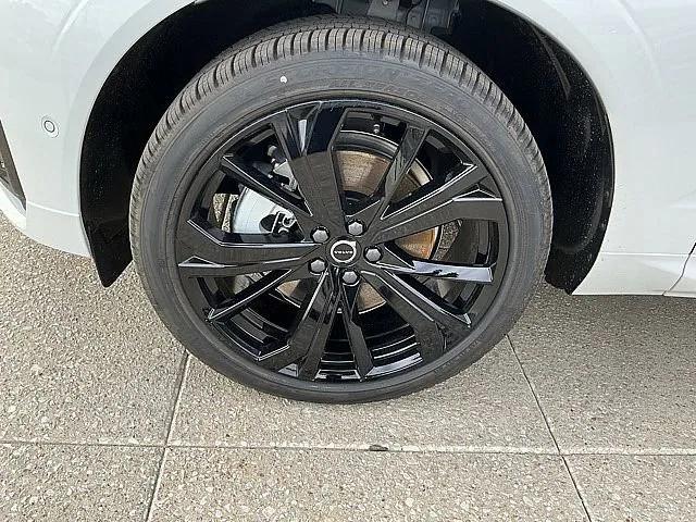 2026 Volvo XC60 Plug-In Hybrid Black Edition Ultra, T8 AWD Electric/Gasoline, Dark
