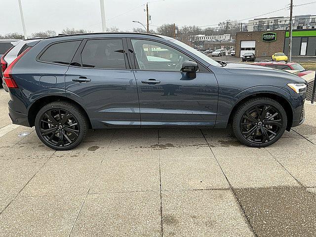 2026 Volvo XC60 Plug-In Hybrid Black Edition Ultra, T8 AWD Electric/Gasoline, Dark