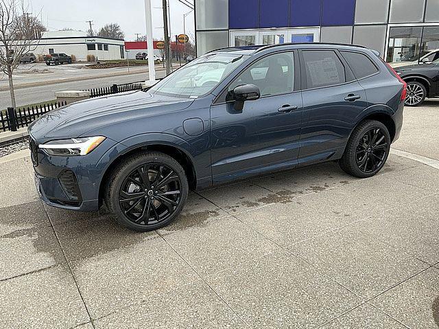 2026 Volvo XC60 Plug-In Hybrid Black Edition Ultra, T8 AWD Electric/Gasoline, Dark