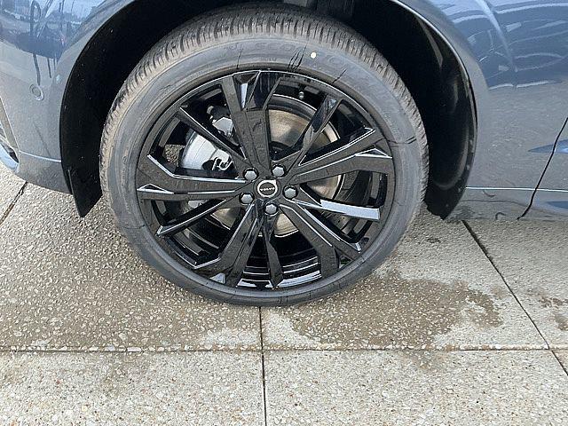2026 Volvo XC60 Plug-In Hybrid Black Edition Ultra, T8 AWD Electric/Gasoline, Dark