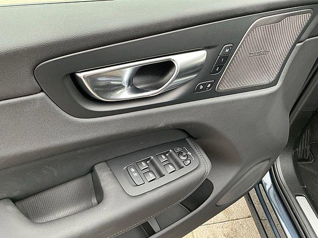 2026 Volvo XC60 Plug-In Hybrid Black Edition Ultra, T8 AWD Electric/Gasoline, Dark