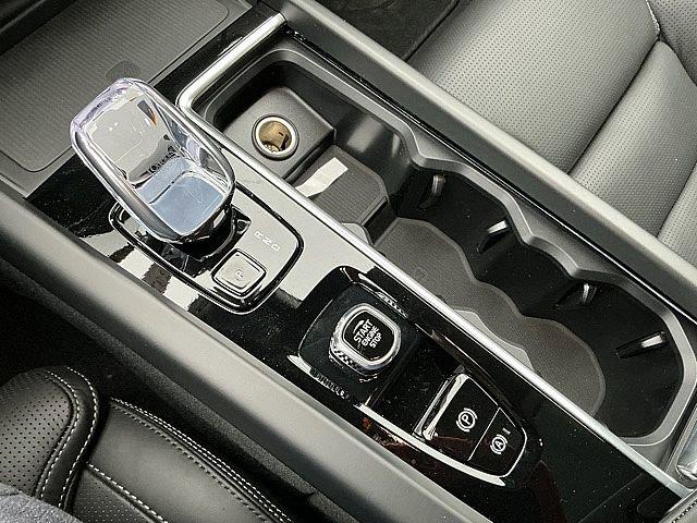 2026 Volvo XC60 Plug-In Hybrid Black Edition Ultra, T8 AWD Electric/Gasoline, Dark