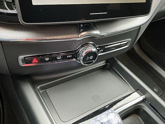 2026 Volvo XC60 Plug-In Hybrid Black Edition Ultra, T8 AWD Electric/Gasoline, Dark