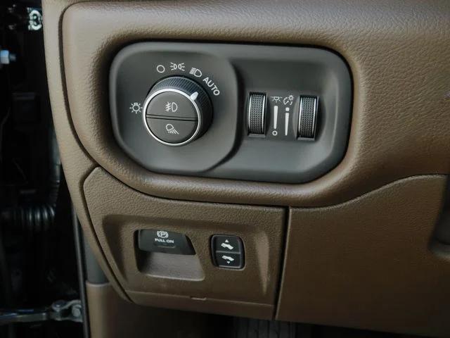 2026 Ram 1500 Laramie Crew Cab 4x4 5'7" Box