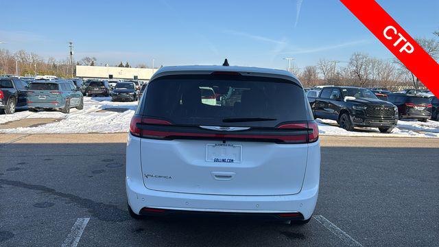 2026 Chrysler Pacifica Select