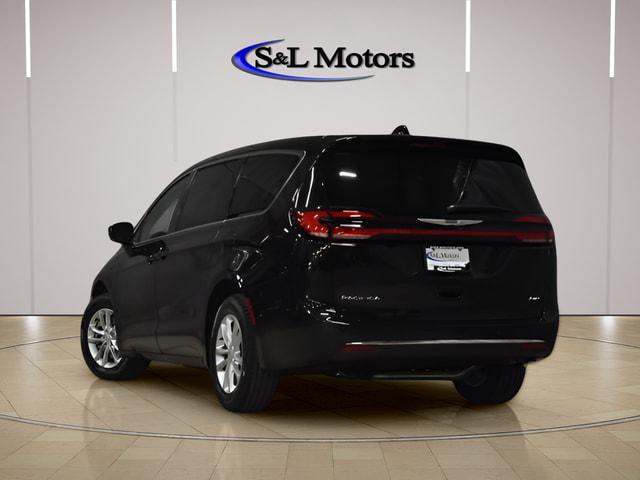 2026 Chrysler Pacifica Select AWD