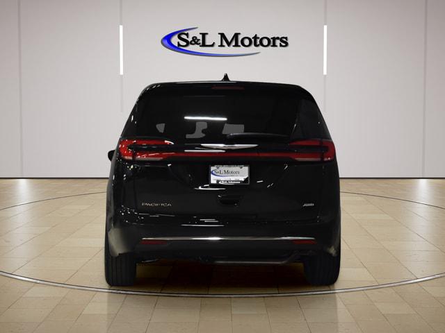 2026 Chrysler Pacifica Select AWD