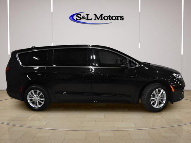 2026 Chrysler Pacifica Select AWD